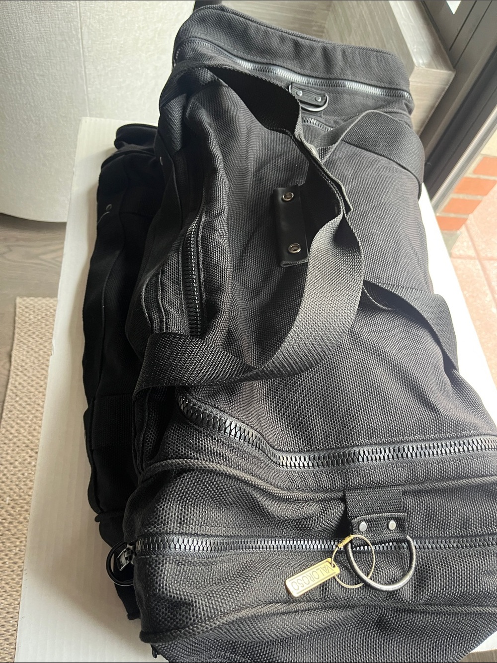 Black Travel Duffel Bag - Andiamo
Valaroso. 30”x18”. Heavy duty nylon